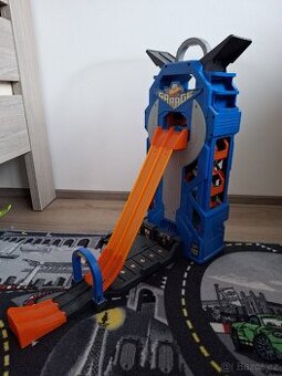 Hot Wheels mega garáž s výtahem