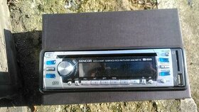 Starší autorádio u USB