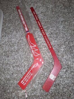 Suvenýr hokejky MSaE 1985