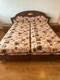 Manželská postel s úložným prostorem a 2 nočními stolky - 1