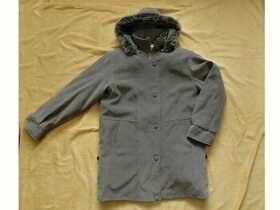 Béžový šedý kabát s kožešinou kapuce