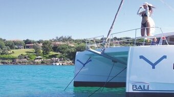 Kapitán, námořníci, hostesky na Sardinii