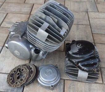 ČZ 125/516 motor, hlavy, válec, kartery, víko