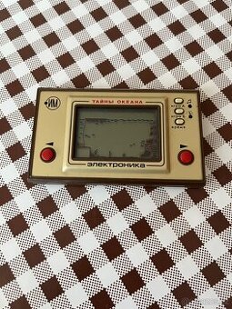 Retro digitální hra - 1