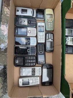 Staré mobilní telefony - 1