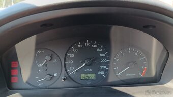 MAZDA 323 F BA 14P2 HATCHBACK červená 5-dveřová