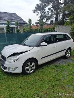 Havarovaná Škoda Fabia combi 2