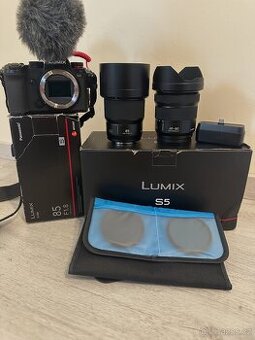 Panasonic Lumix S5 + 2 objektivy + Rode mic a další.