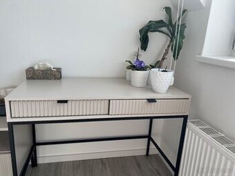 Komoda, noční stolek, konzolový stolek- sestava do ložnice