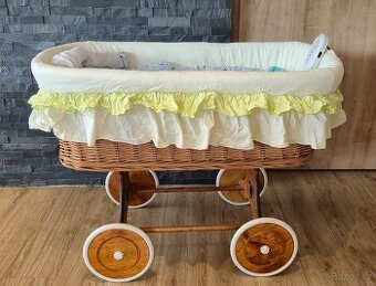 Košík pro miminko s monitorem dechu