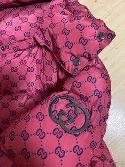 Gucci perova a lehounká bunda.kvalitni velice