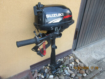 Prodám lodní závěs. motor Suzuky 4 takt 2,5 Hp