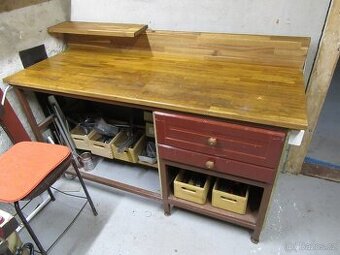 Pracovní stůl, ponk.