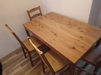 Prodej dřevěného stolu s židlemi - 1