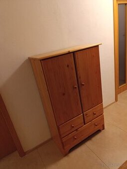 Šatní skříň / prádelník