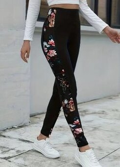 Krásné nové legíny,kytky velikost 44/XXL