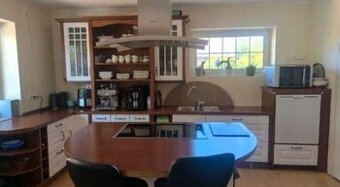 Venkovská linka se spotřebiči a ostrůvkem,6158