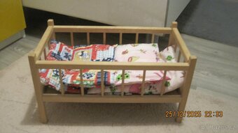 Dřevěná postýlka pro panenku