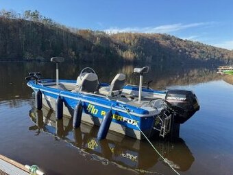 Použitá rybářská loď RiverFox 470 + motor + vlek
