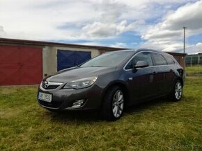 Opel Astra J sports tour Cosmo