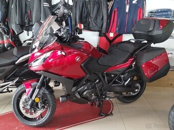 Honda NT 1100, manuál, červená
