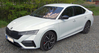 Škoda Octavia 4 IV RS PHEV záruka Matrix