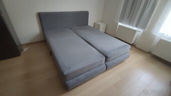 Šedá čalouněná manželská postel boxspring Sofia 180x200