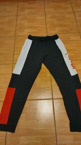 2x tepláky Nike vel.11-15let