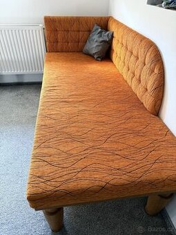Na míru vyráběná designová pohovka do rohu.