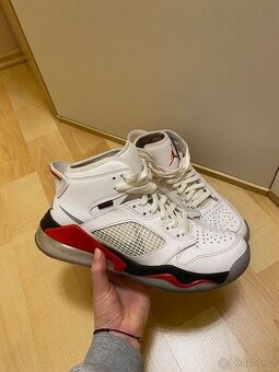 Nike Jordan mars 270