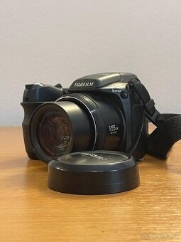 Skvělý funkční digitalní foťak fujifilm finepix s2000hd