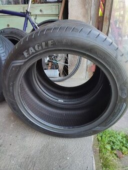 255/45 R19