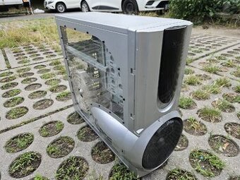 Brutální retro PC case. Xclio A380