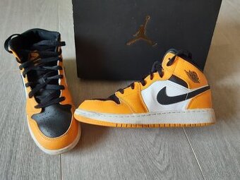 Kotníčkové Nike Air Jordan 1MID vel. 37,5