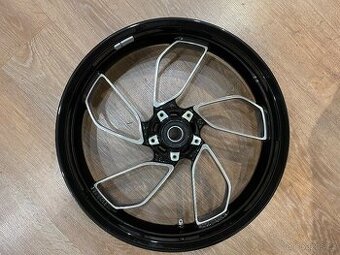 Přední kolo Ducati Diavel