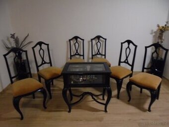 Šest žídlí v krásném stavu. Rok.1930. + stolek.