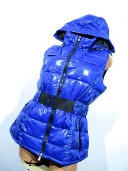 DÁMSKÁ PROŠÍVANÁ VESTA S KAPUCÍ ♠ VEL.XL ♠ TOP STAV