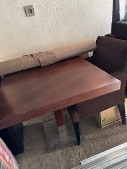 Konferenční stůl z masivu 6 pohodlných čalouněných křesílek