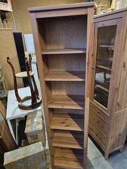 KNIHOVNA IKEA HEMNES V PŘÍRODNÍM PROVEDENÍ
