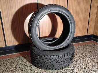 Zimní pneumatiky 225/45 94V R17, vzorek 2x 8mm Dot 0324
