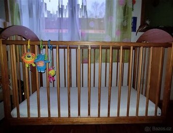 Dětská dřevěná postýlka