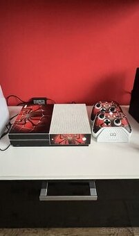 Xbox One S 500GB + 2 ovladače + hry