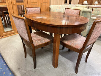 Rozkládací jídelní oválný stůl a čtyři židle