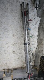 nepoškozený venkovní sušák na prádlo