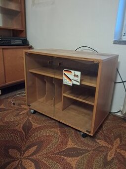 skříňka pod televizi