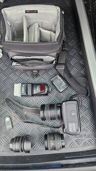 Nikon D80 plus 3 objektivy, Blesk Nikon SB-800 prislusenstvo