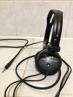 Sony MDR‑V150 kvalitní drátová sluchátka – plně funkční