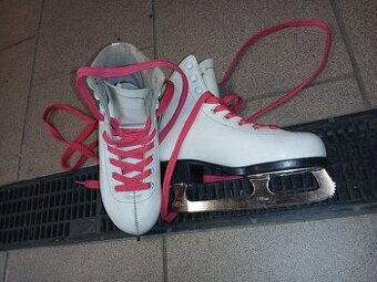 Dívčí brusle velikost 33