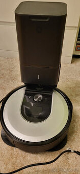 iRobot Roomba i7+ se stanicí Clean Base + příslušenství