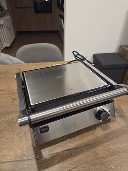 Kontaktní gril SILVERCREST SKGE 2000 D3